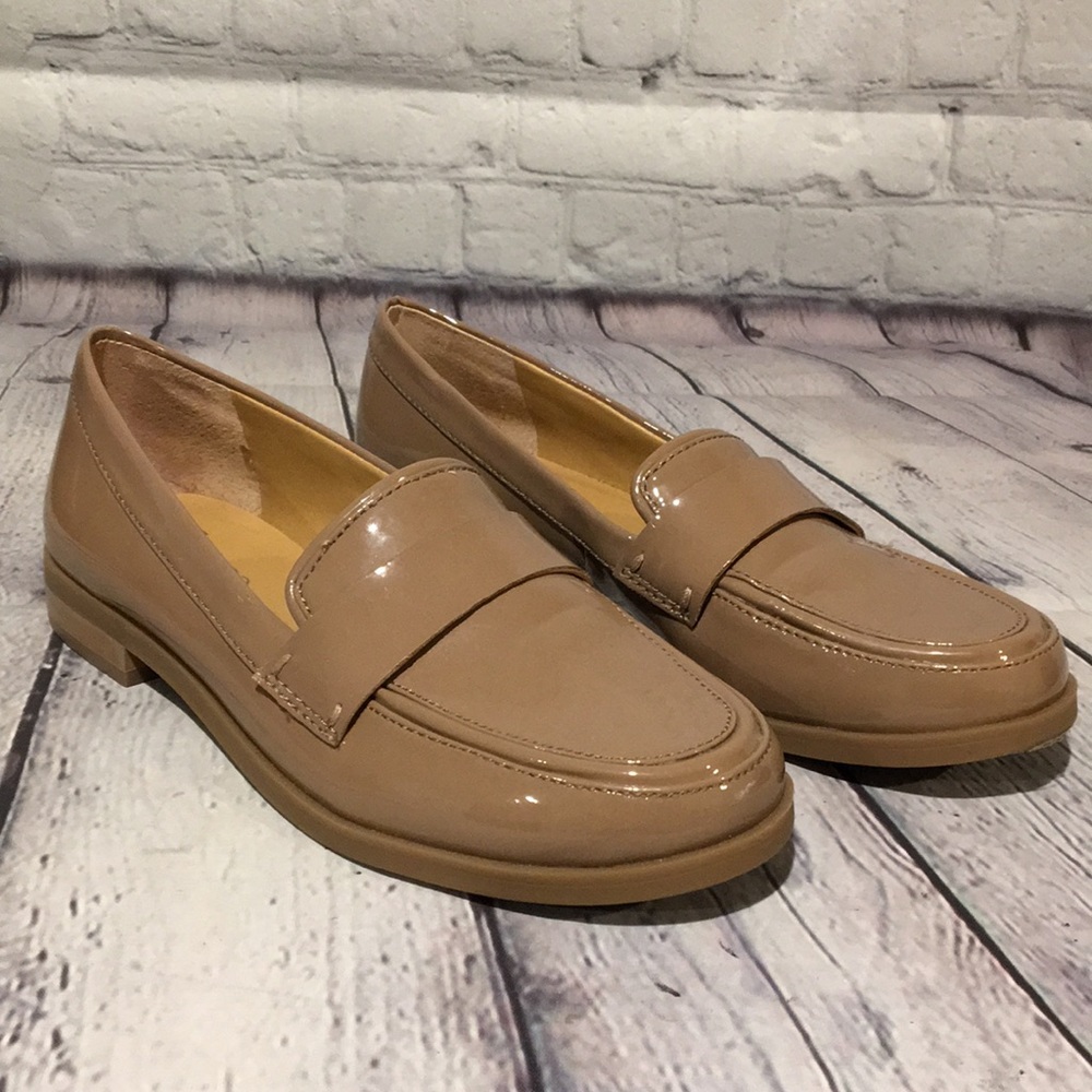 Franco Sarto Tan patent loafers Sz 6